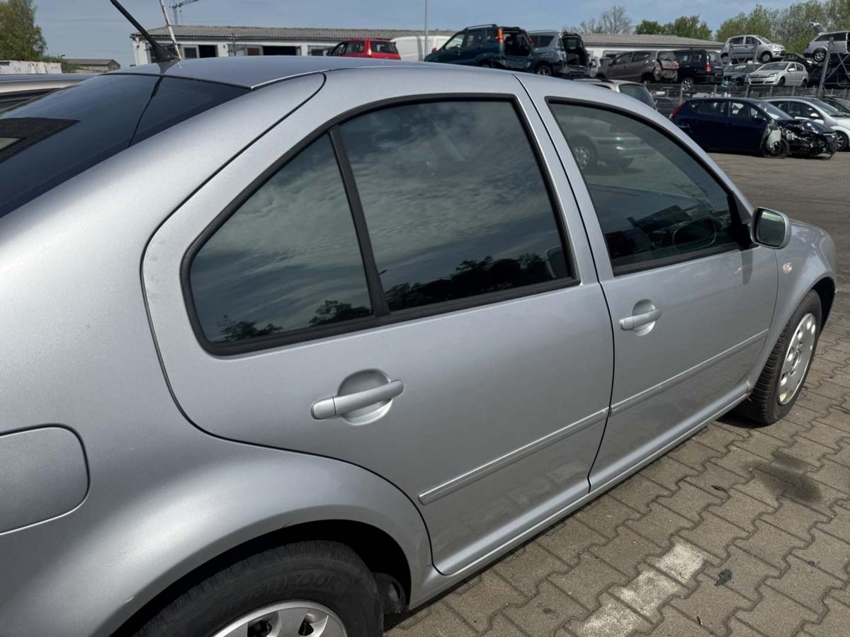 VW Bora original T&uuml;r hinten rechts LA7W Reflexsilber Limousine Rohbau Bj.2002